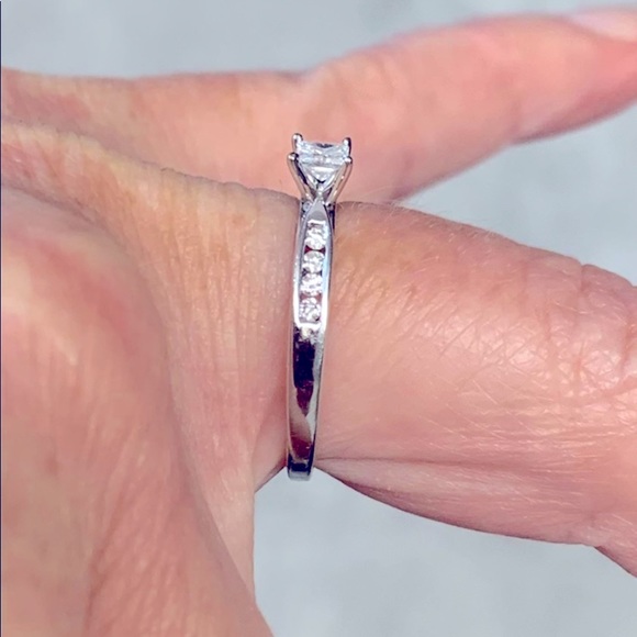 Vintage 14K solid gold diamond engagement ring size 6 with COA - Picture 4 of 7